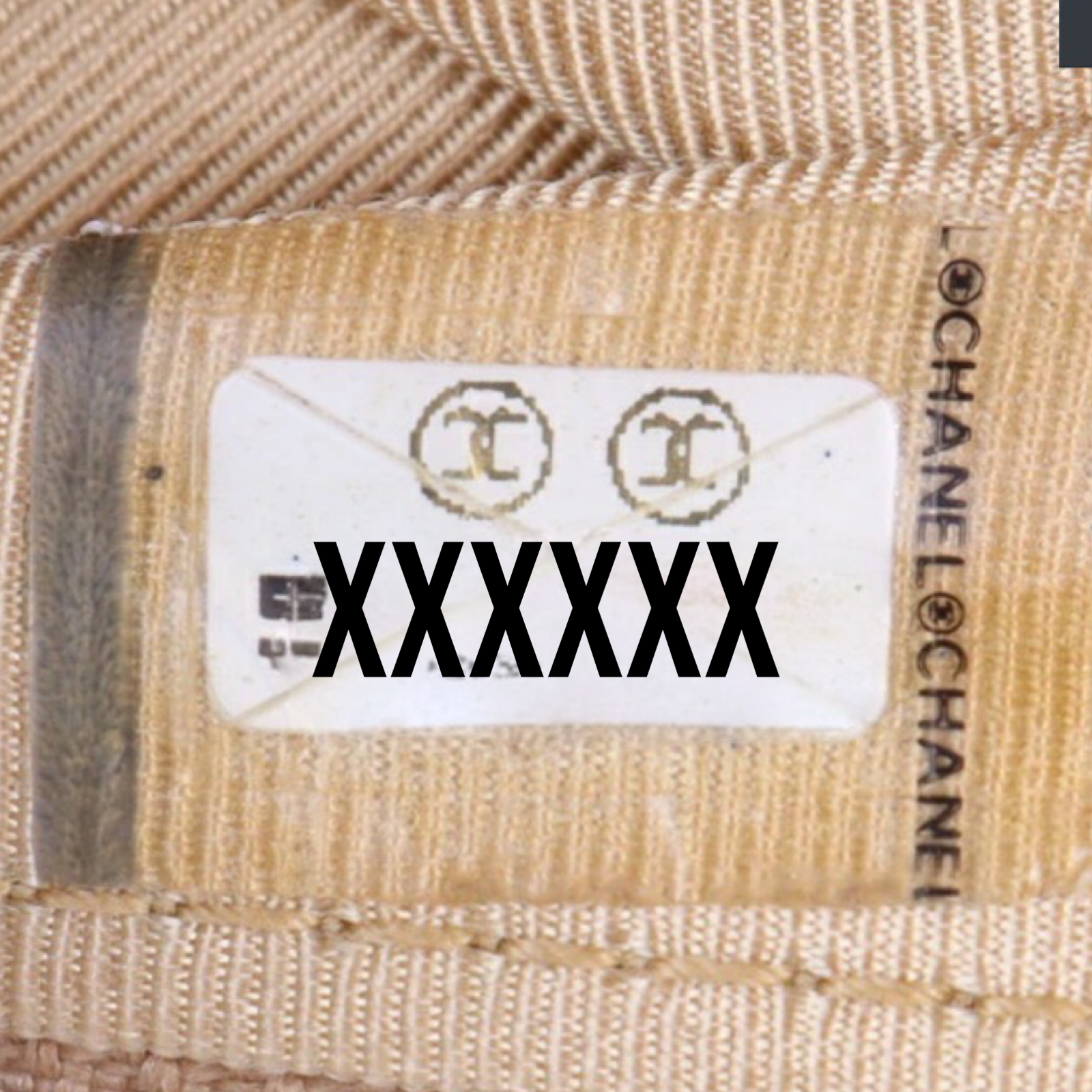 CHANEL Vintage CC Logo Beige Lambskin Shoulder Bag – 1997–1999 Previously Owned Authentic