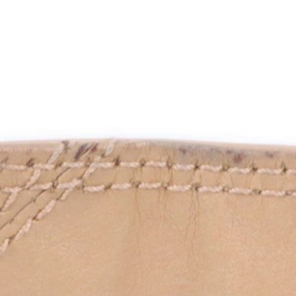 CHANEL Vintage CC Logo Beige Lambskin Shoulder Bag – 1997–1999 Previously Owned Authentic