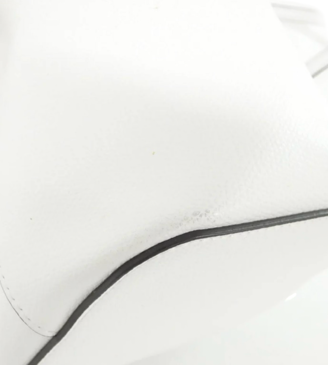 Fendi Mini Mon Tresor Calf Shoulder Bag F11CB/Bianco/Gold – Great Condition | Authentic Pre-Owned | L’LUXE Authentic’s