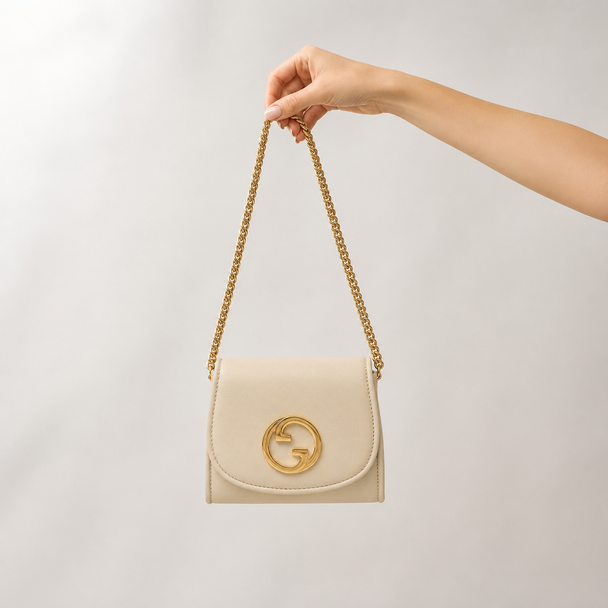 Gucci Interlocking G Blondie ivory chain shoulder wallet Authentic Previously Owned