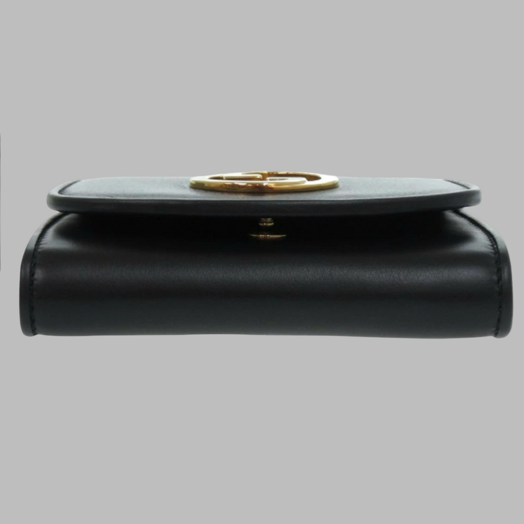 Gucci  Medium Chain Shoulder Wallet Authentic Previously Owned