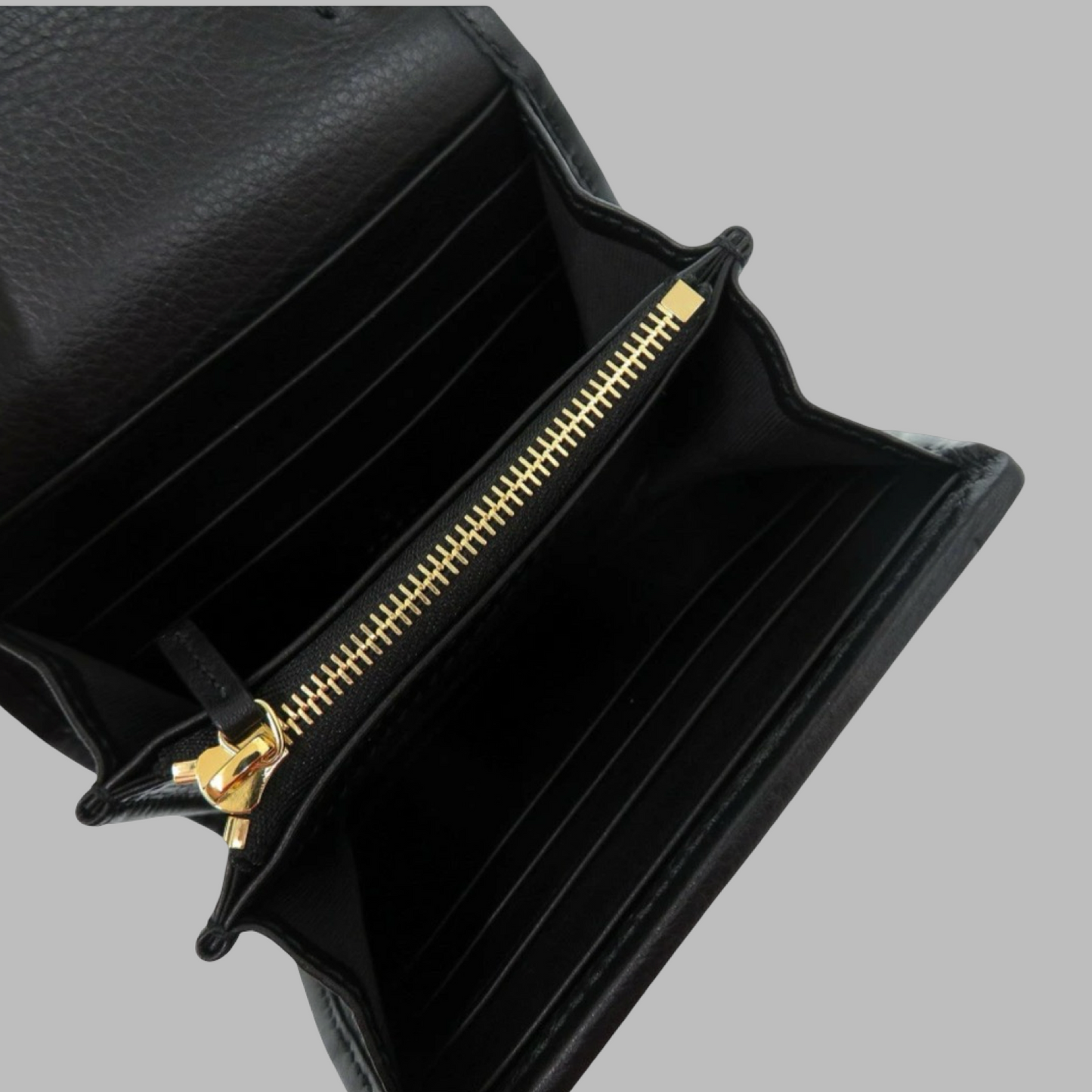 Gucci  Medium Chain Shoulder Wallet |Excellent Condition | L’LUXE Authentic's