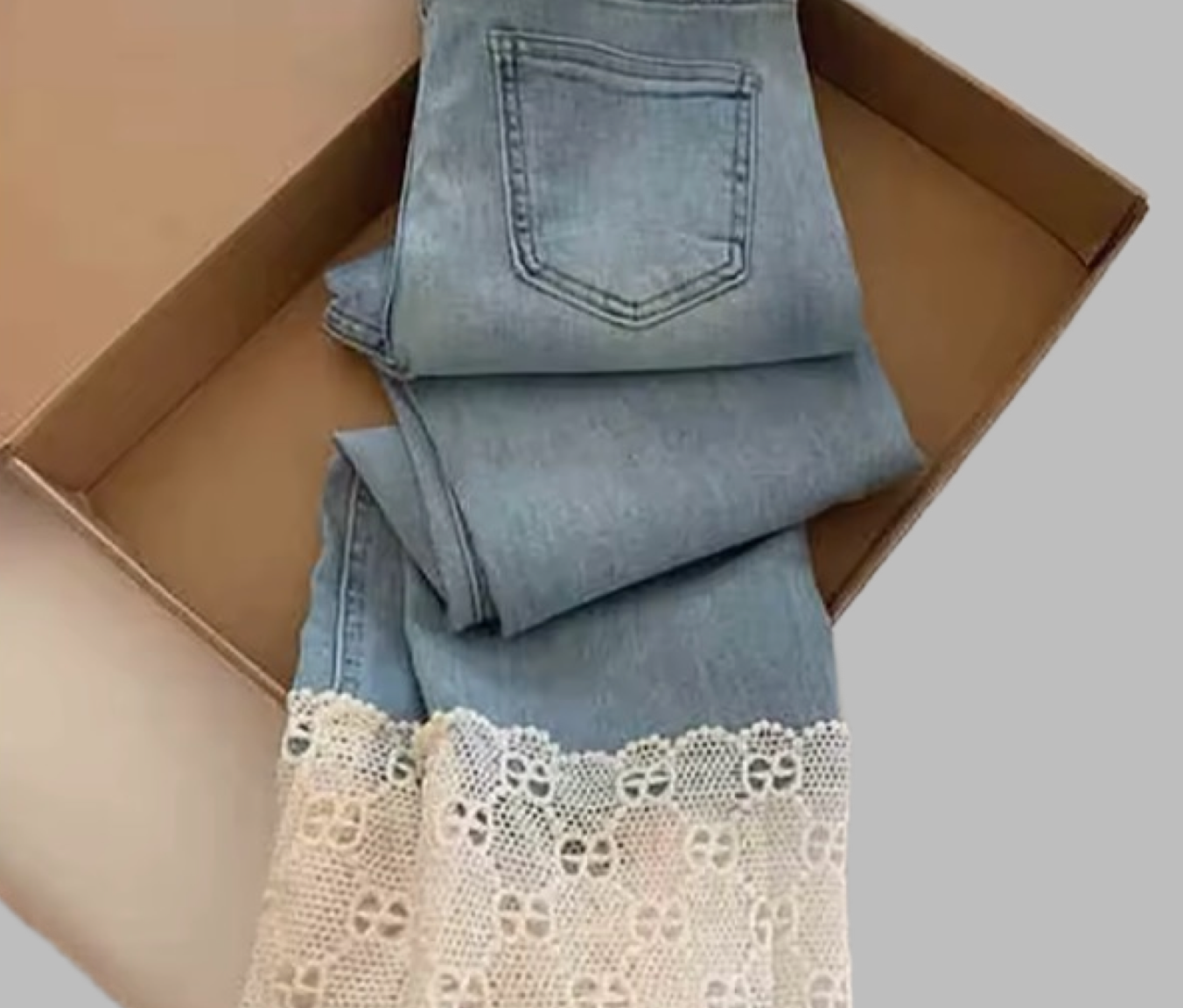 High Waist Light Wash Ankle-Length Lace Hemmed Cropped Straight Denim Jeans